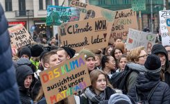 Sondaggio: i cittadini considerano cambiamento climatico come sfida principale per l’UE
