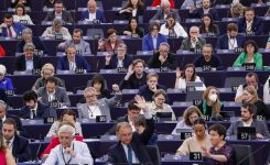 PE mette in moto processo di modifica dei Trattati UE
