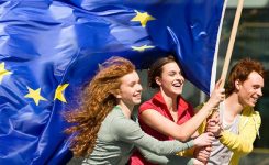 Eurostat: a che età i giovani europei escono di casa