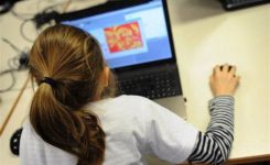 UE intensifica azione per l’alfabetizzazione digitale tra i giovani